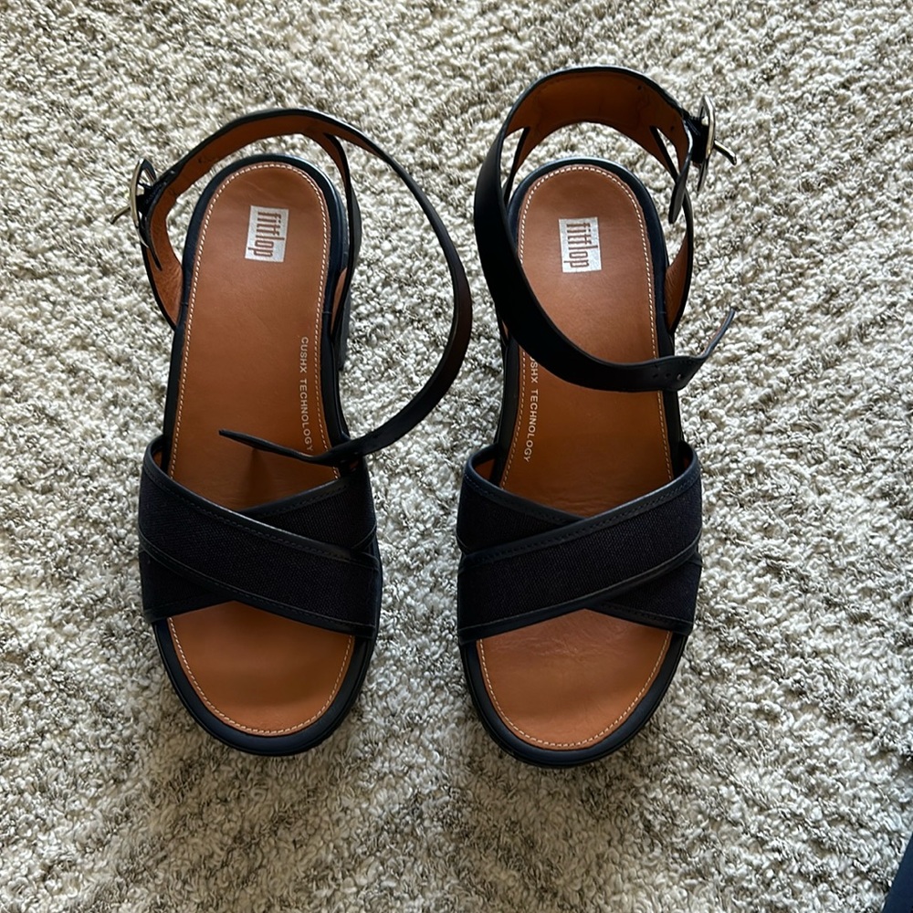 Fitflop Platform Sandal size 41 US 9 Navy Blue